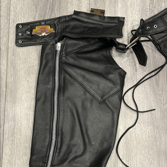 Harley Davidson Black Leather Chaps with Zipper Detail XS